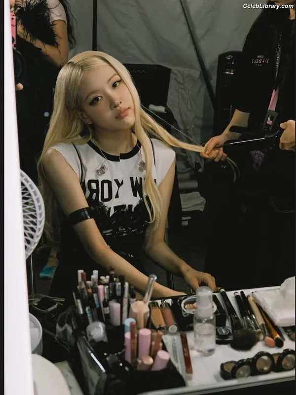 Rosé (BLACKPINK) photo 15 of 4338