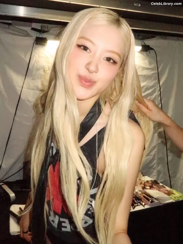 Rosé (BLACKPINK) photo 12 of 4338