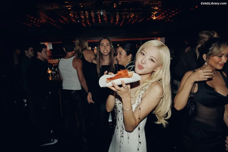 Rosé (BLACKPINK) photo 22 of 4338