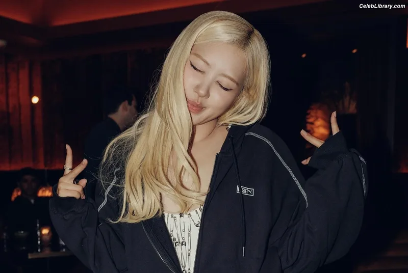 Rosé (BLACKPINK) photo 21 of 4338