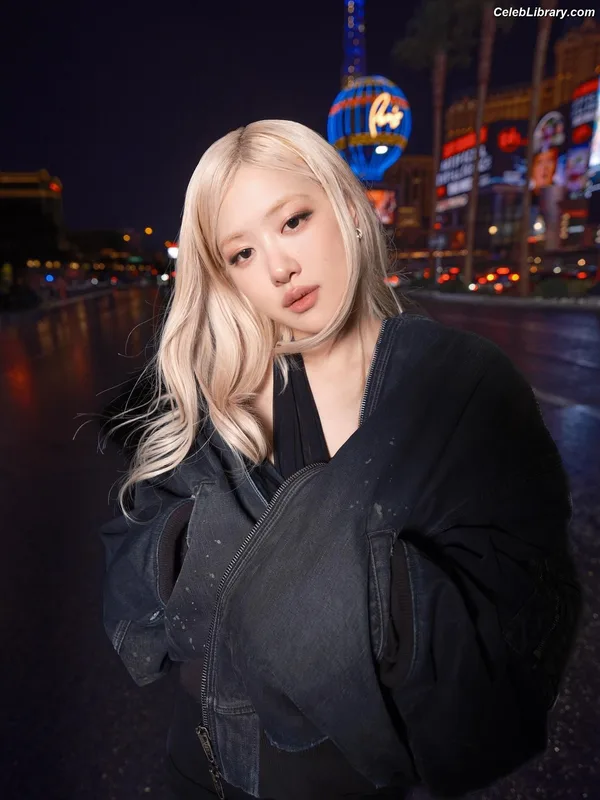 Rosé (BLACKPINK) photo 3 of 4338