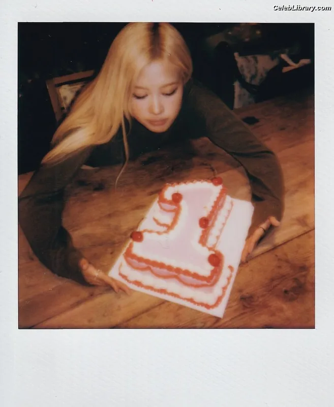 Rosé (BLACKPINK) photo 9 of 4338