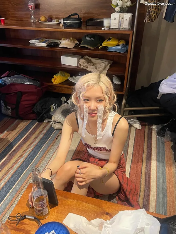 Rosé (BLACKPINK) photo 5 of 4338