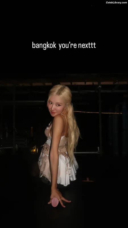 Rosé (BLACKPINK) photo 17 of 4338