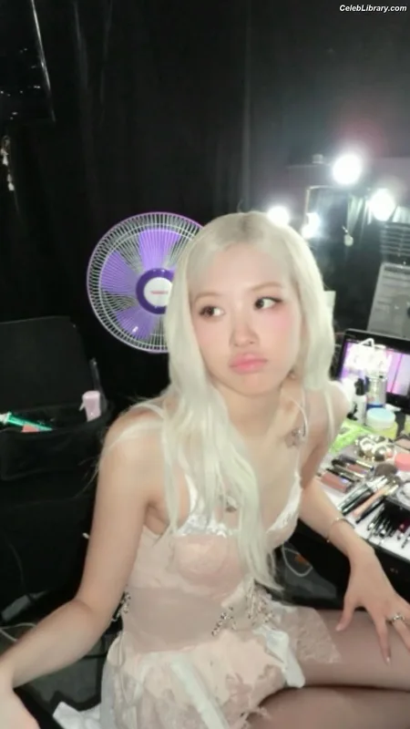 Rosé (BLACKPINK) photo 10 of 4338