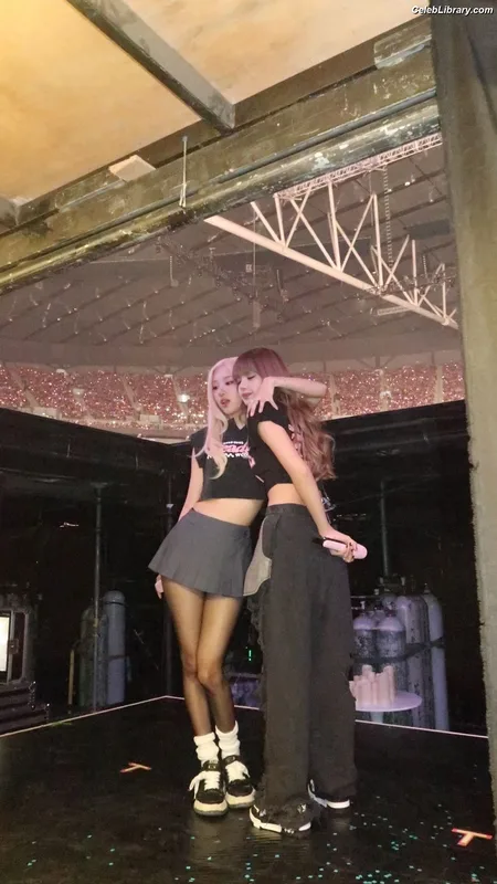 Rosé (BLACKPINK) photo 21 of 4338