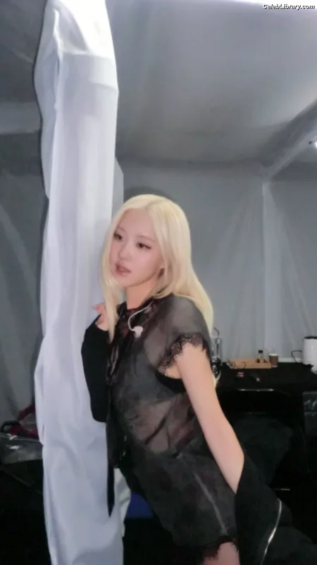 Rosé (BLACKPINK) photo 13 of 4338