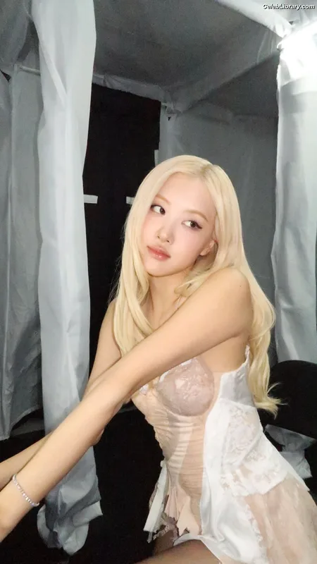 Rosé (BLACKPINK) photo 23 of 4338