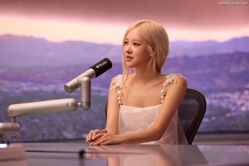 Rosé (BLACKPINK) photo 24 of 4338