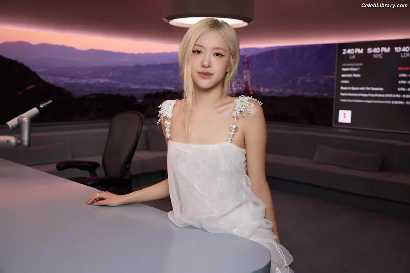 Rosé (BLACKPINK) photo 1 of 4338