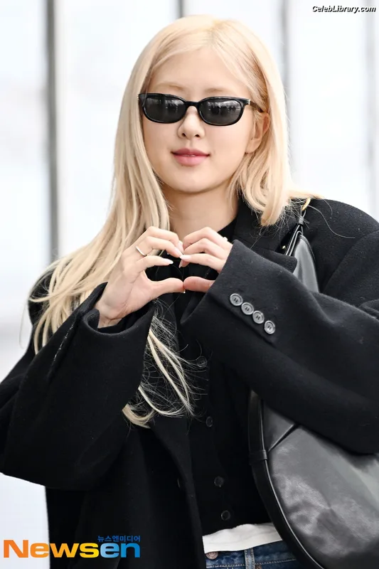 Rosé (BLACKPINK) photo 7 of 4338