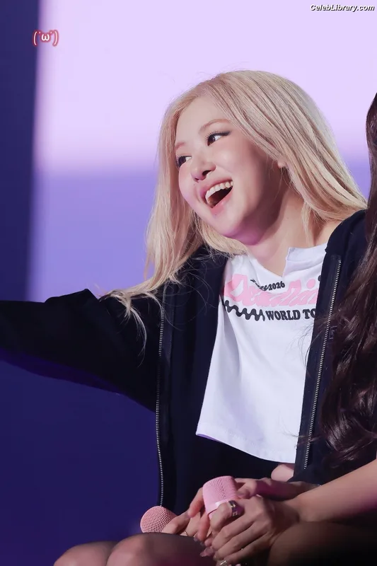 Rosé (BLACKPINK) photo 10 of 4338