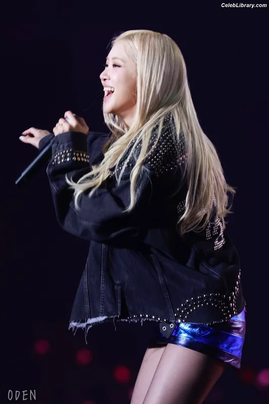 Rosé (BLACKPINK) photo 12 of 4338