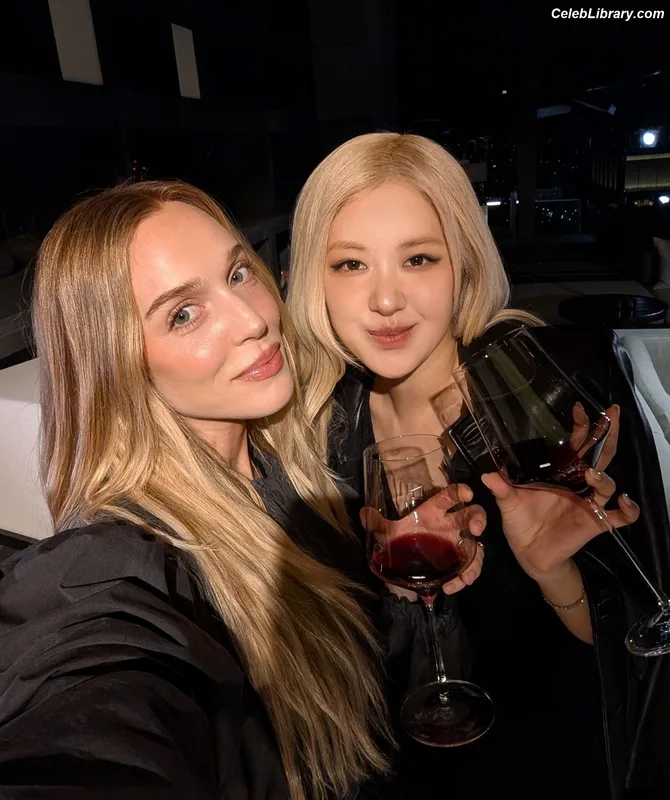 Rosé (BLACKPINK) photo 16 of 4338