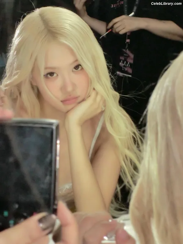 Rosé (BLACKPINK) photo 8 of 4338