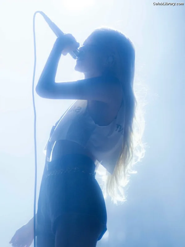 Rosé (BLACKPINK) photo 10 of 4338