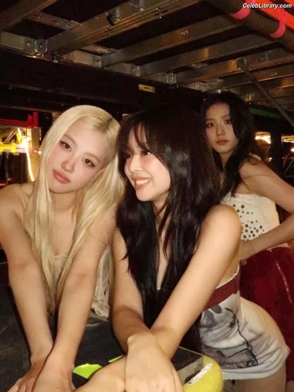 Rosé (BLACKPINK) photo 12 of 4338
