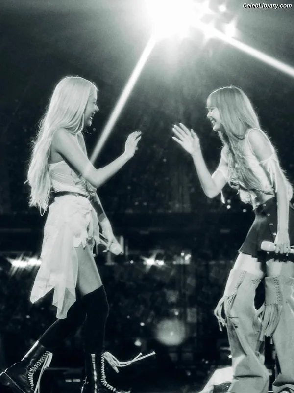 Rosé (BLACKPINK) photo 1 of 4338