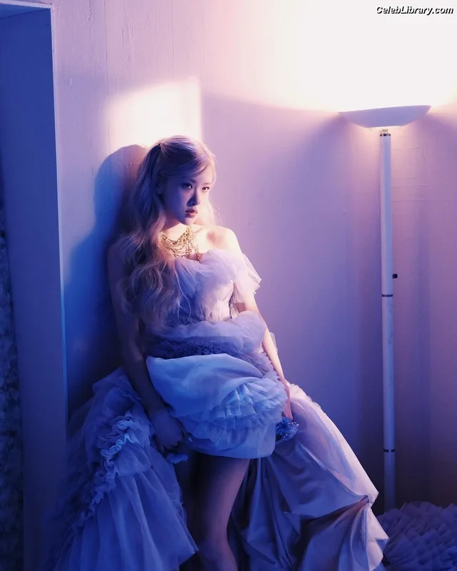 Rosé (BLACKPINK) photo 1 of 4338