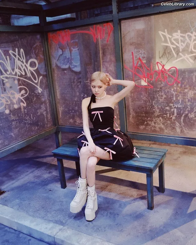 Rosé (BLACKPINK) photo 7 of 4338