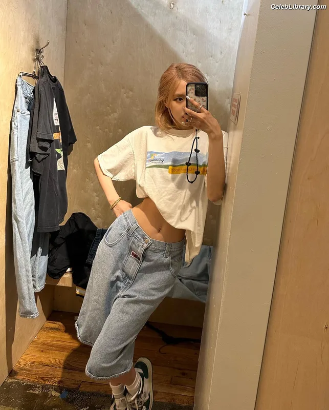 Rosé (BLACKPINK) photo 12 of 4338