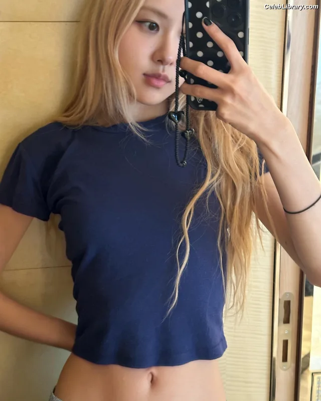 Rosé (BLACKPINK) photo 15 of 4338