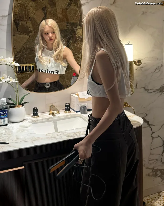 Rosé (BLACKPINK) photo 19 of 4338