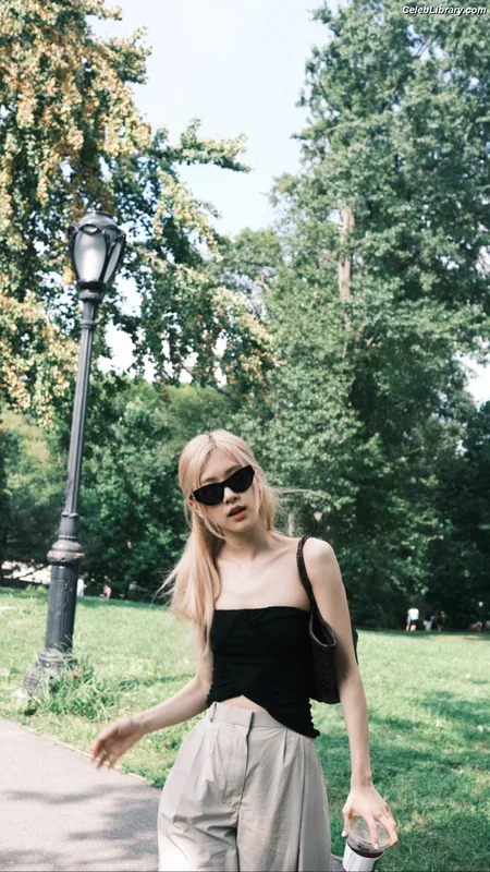 Rosé (BLACKPINK) photo 17 of 4338