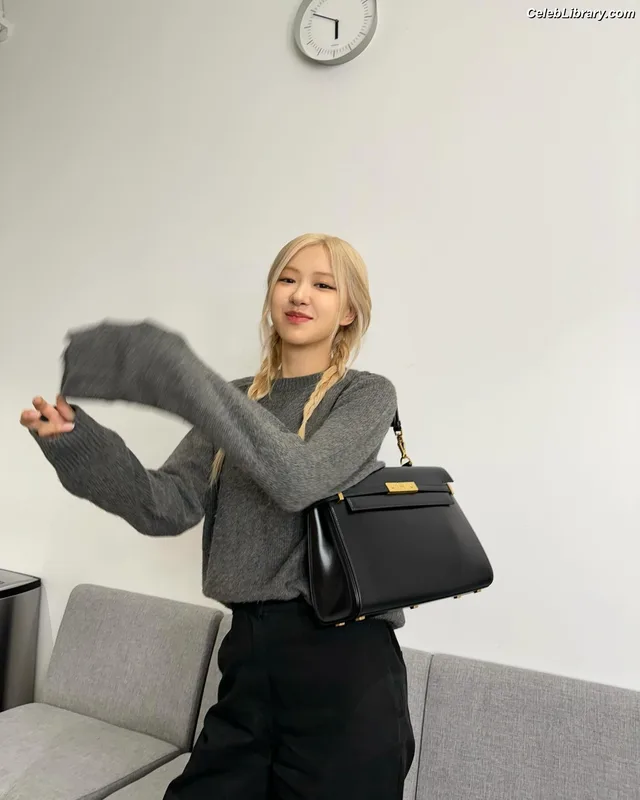 Rosé (BLACKPINK) photo 1 of 4338