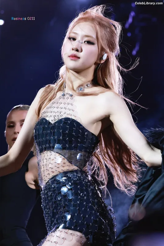 Rosé (BLACKPINK) photo 5 of 4338