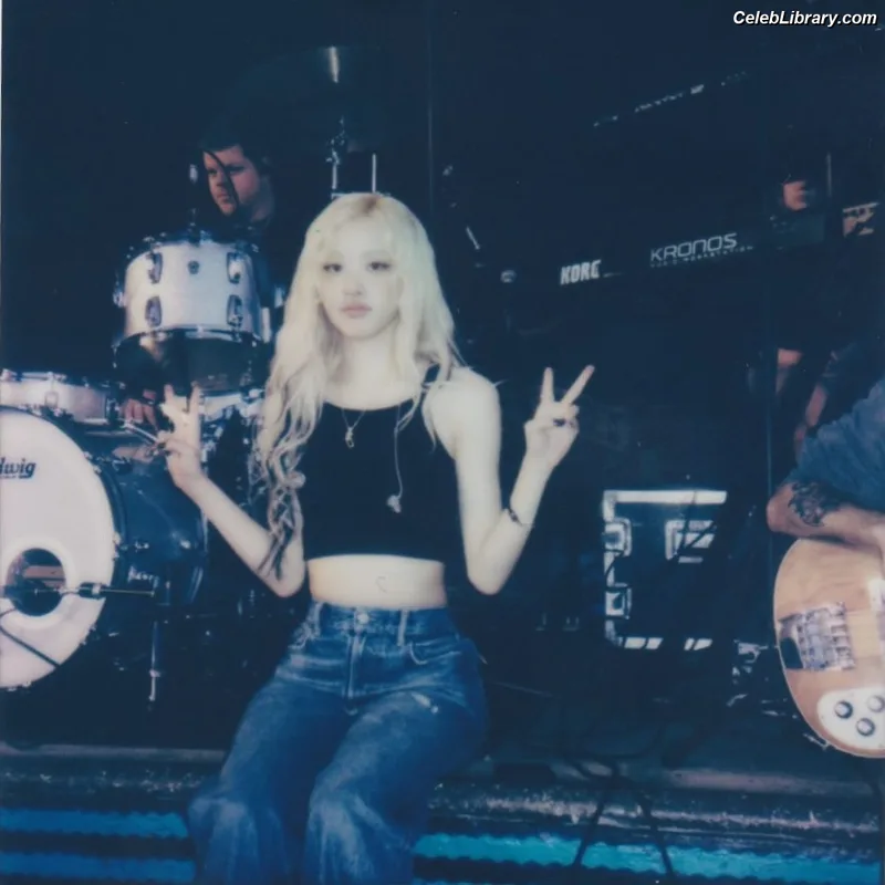Rosé (BLACKPINK) photo 9 of 4338