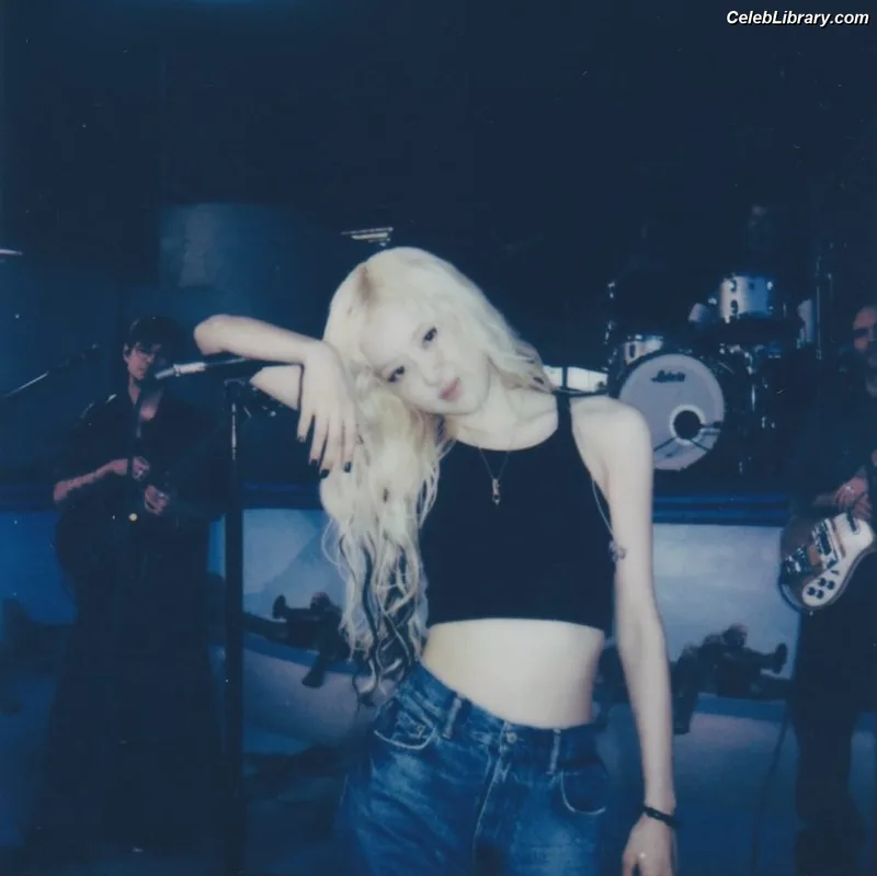 Rosé (BLACKPINK) photo 10 of 4338