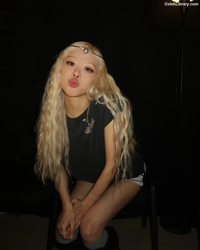 Rosé (BLACKPINK) photo 14 of 4338