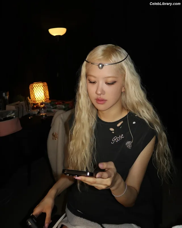 Rosé (BLACKPINK) photo 16 of 4338