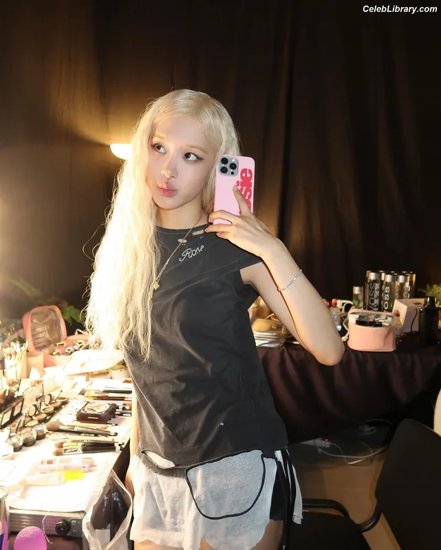 Rosé (BLACKPINK) photo 18 of 4338
