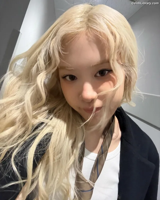 Rosé (BLACKPINK) photo 24 of 4338