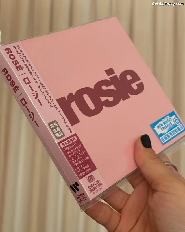 Rosé (BLACKPINK) photo 1 of 4338