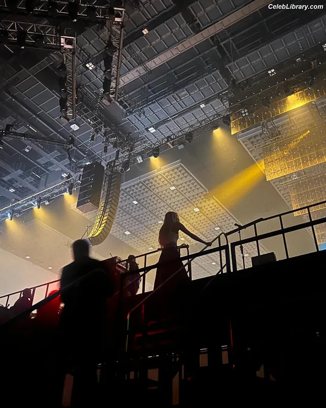 Rosé (BLACKPINK) photo 3 of 4338