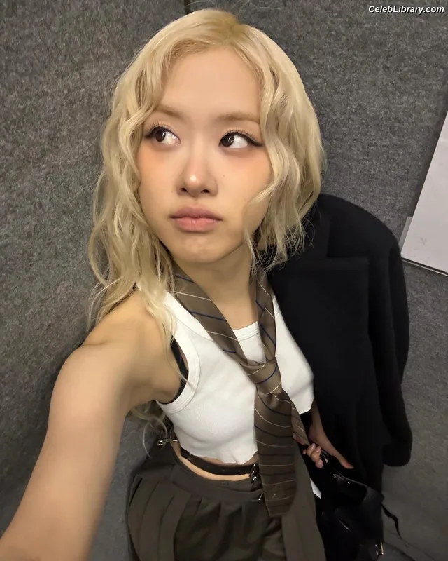 Rosé (BLACKPINK) photo 4 of 4338