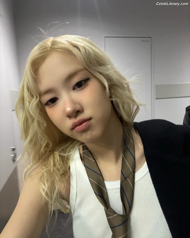 Rosé (BLACKPINK) photo 7 of 4338