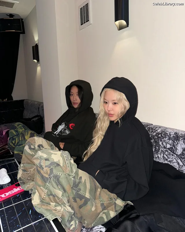 Rosé (BLACKPINK) photo 8 of 4338