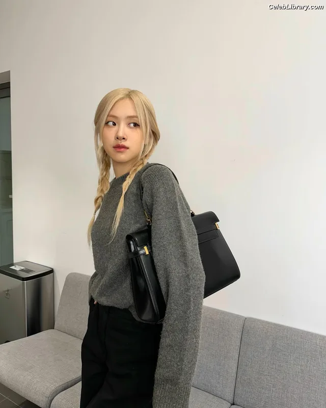Rosé (BLACKPINK) photo 21 of 4338