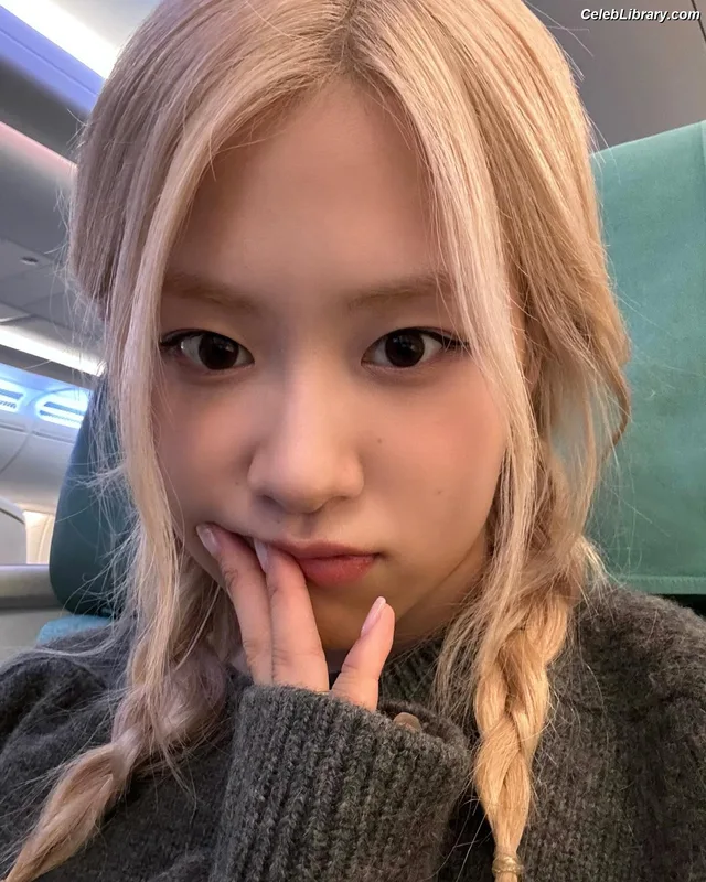 Rosé (BLACKPINK) photo 16 of 4338