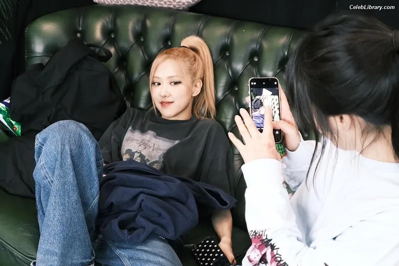 Rosé (BLACKPINK) photo 20 of 4338