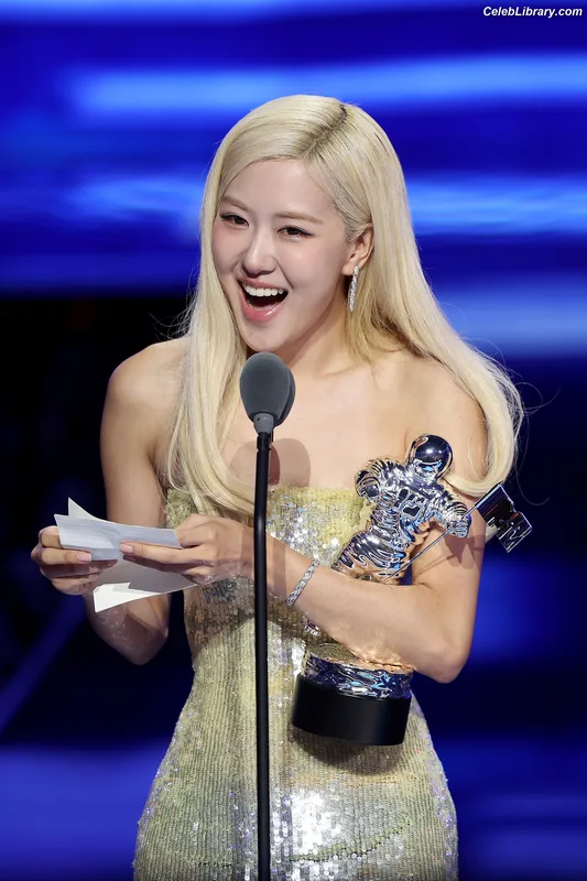Rosé (BLACKPINK) photo 10 of 4338
