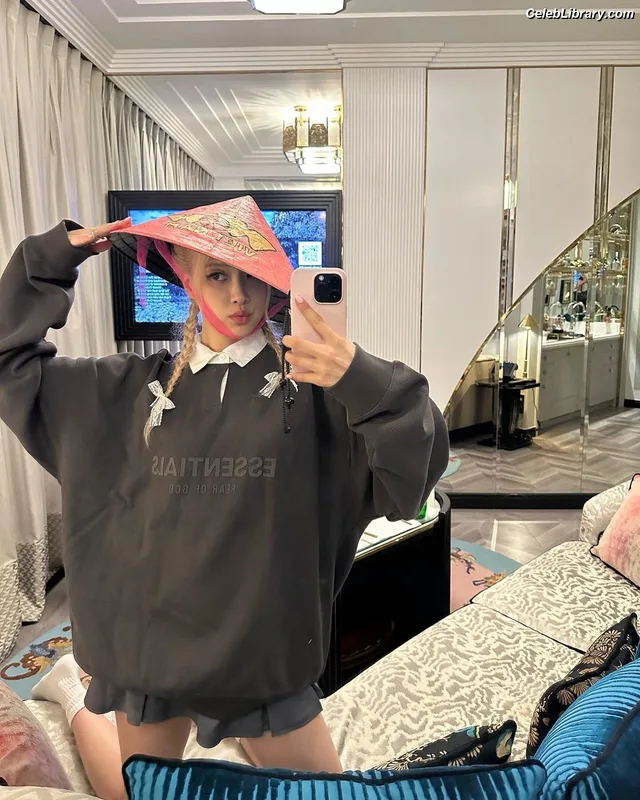 Rosé (BLACKPINK) photo 4 of 4338