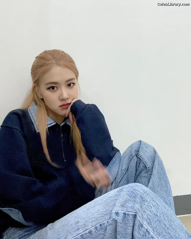 Rosé (BLACKPINK) photo 3 of 4338