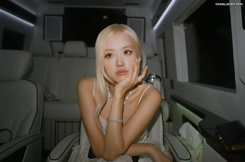 Rosé (BLACKPINK) photo 18 of 4338