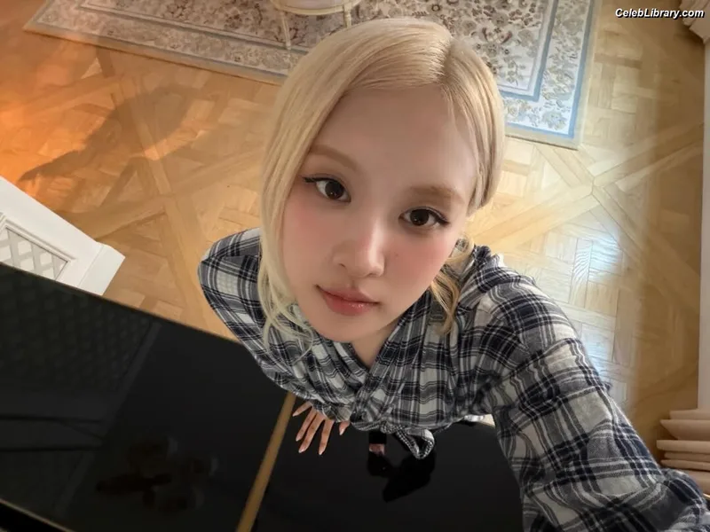 Rosé (BLACKPINK) photo 19 of 4338