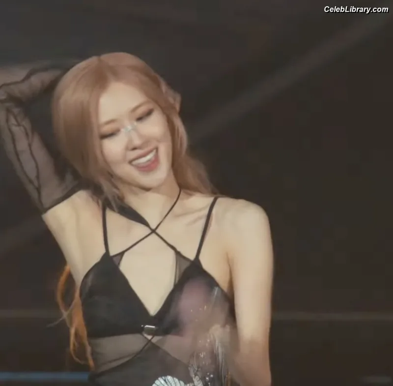 Rosé (BLACKPINK) photo 2 of 4338